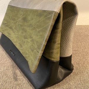 Shoulder bad by Steve Madden. Khaki-black-grey colors, with gray cosmetic pouch.